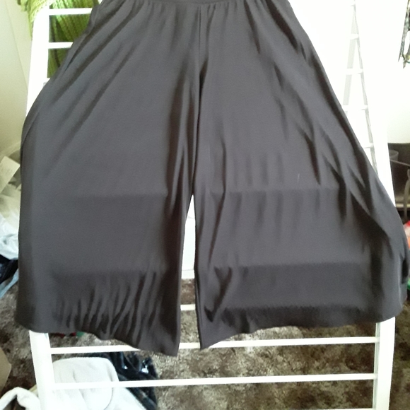 Collates - Picture 2 of 3